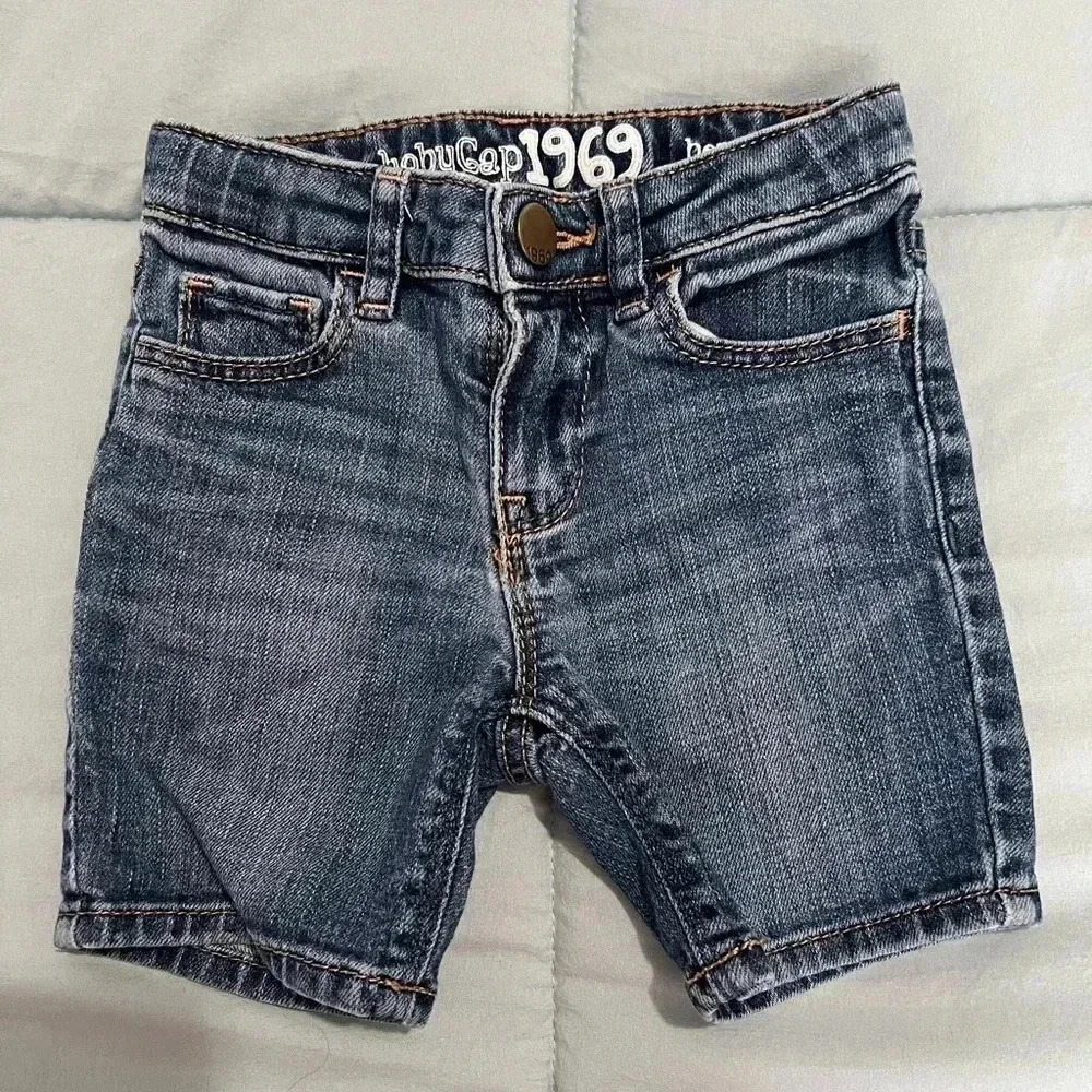 Baby Gap 1969 Bermuda Shorts Size 18/24 months